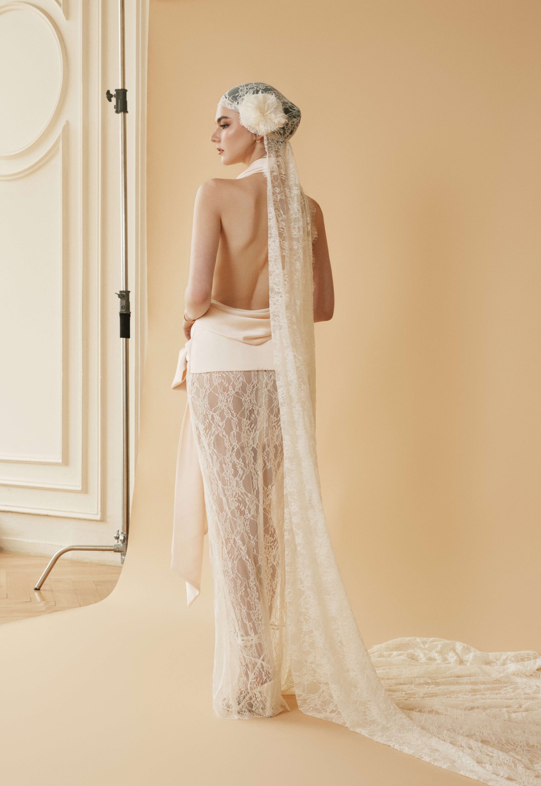 LACE HEAD-COVERING VEIL
