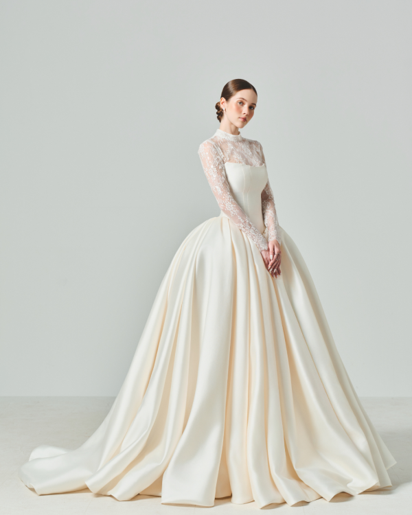 REGALIA LACE GOWN - Image 4