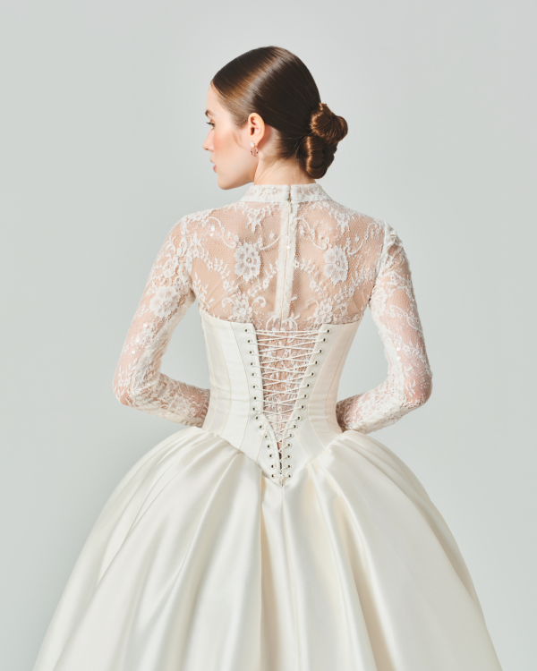 REGALIA LACE GOWN - Image 6