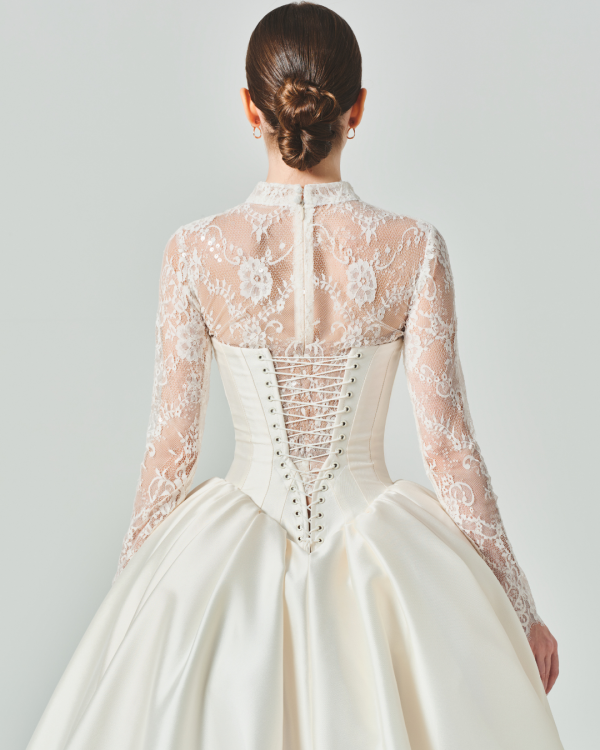 REGALIA LACE GOWN - Image 7