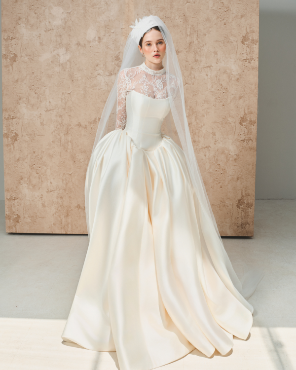 REGALIA LACE GOWN - Image 9