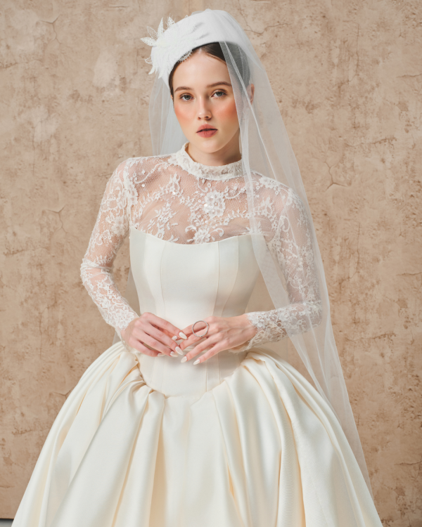 REGALIA LACE GOWN - Image 10