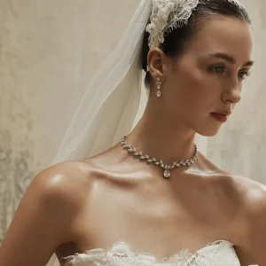 ROMANCE CROWN VEIL