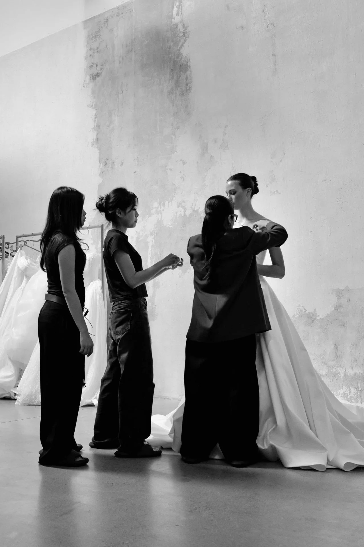 The LINH DOAN ATELIER team fitting a bridal gown